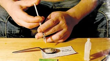 تنويه عاجل.. وفاة شاب في حدائق أكتوبر بسبب جرعة مخدرات زائدة