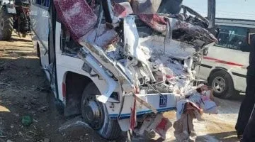 عاجل اليوم.. إصابة 4 أشخاص في تصادم سيارتين بطريق إدفو الصحراوي بأسوان