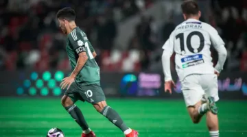 عاجل اليوم.. تردد القناة الناقلة ومتابعة تشكيل الاتفاق والأهلي في دوري روشن السعودي 2025